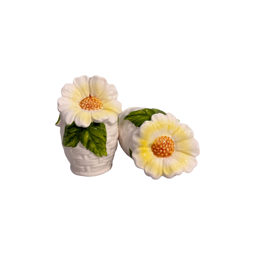 Vintage Daisy Salt & Pepper Shakers