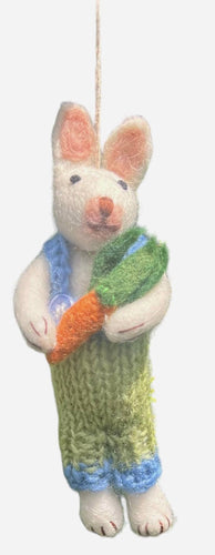 Felt ornament, bunny w carrot