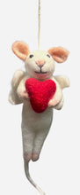 Felt ornament, mouse w heart