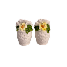 Vintage Daisy Salt & Pepper Shakers