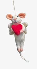 Felt ornament, mouse w heart